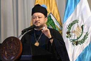 Mazariegos apunta a controlar 4 mil plazas docentes evitando jurados de oposición que incidirían en elecciones