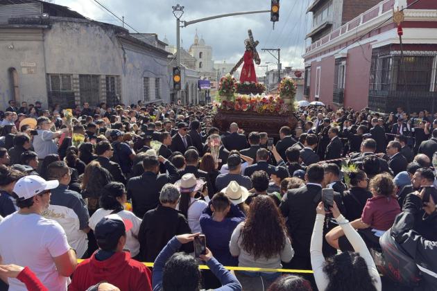 Devoción y tradición marcan la Reseña de Jesús Nazareno de la Merced en Martes Santo