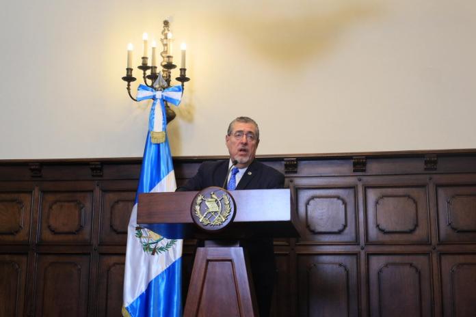 Sin más acciones Ejecutivo deja en manos del Congreso solución para crisis por alza de combustibles.