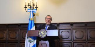 Sin más acciones Ejecutivo deja en manos del Congreso solución para crisis por alza de combustibles.