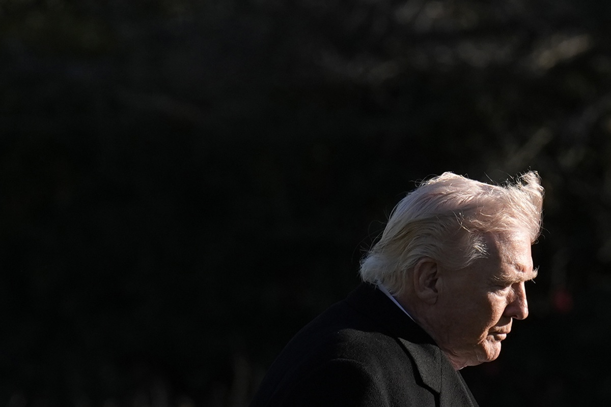 Trump reduce apoyo legal para inmigrantes de bajos recursos, según CBS