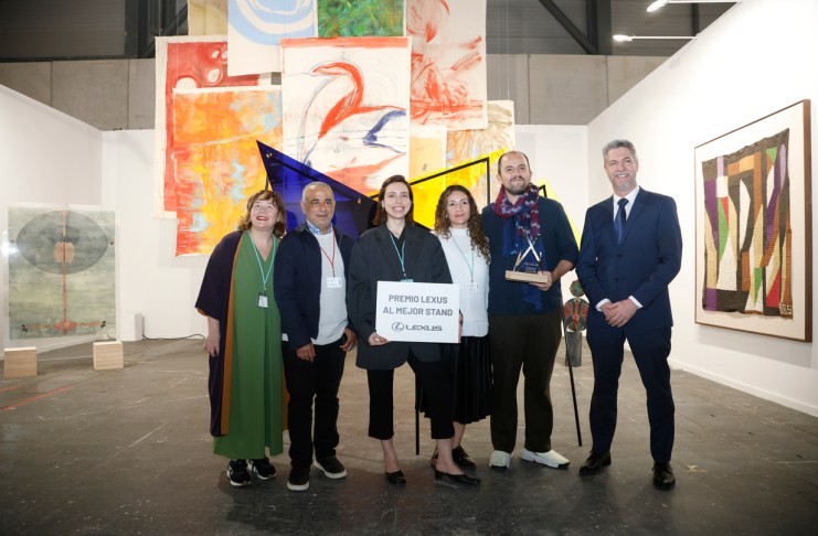 Galería Proyectos Ultravioleta recibió este jueves en Madrid el premio del jurado al mejor estand de la feria de arte contemporáneo ARCO.