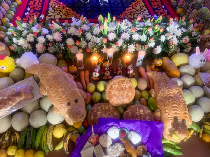 Alfombra para el Jesús Nazareno de la Dulce Mirada. Foto La Hora: Cortesía
