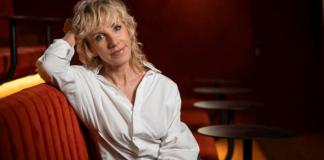 La cantante Ana Torroja posa durante una entrevista con EFE en la sala X de Madrid. Nunca antes se había implicado tan directamente en la composición y letras de un álbum como en 'Se ha acabado el show', del que habla con EFE y que incluye canciones como 'La maleta', en la que canta sobre el final de Mecano: "Eres un tatuaje que no cicatrizo, ese largo viaje acabó sin un adiós". Foto: La Hora/ EFE/ Fernando Villar