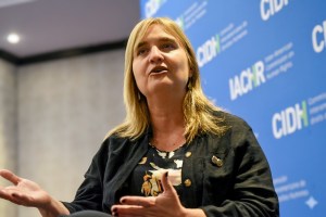 Andrea Pochak de la CIDH advierte sobre deterioro democrático y autoritarismo judicial en Guatemala