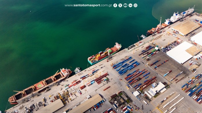 Anuncian corredor portuario con apoyo de EE UU y destacan importancia de ley de puertos A solicitud de un juez, el presupuesto de Empornac fue embargado. La semana pasada un amparo provisional permitió el uso de fondos. Foto La Hora: archivo
