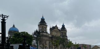 Archivo de lluvias por ingreso de frente frío en el Centro Histórico. Foto La Hora: Jose Orozco
