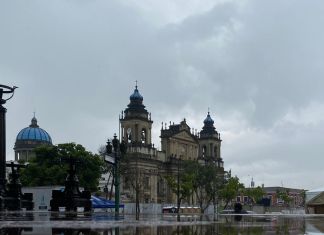 Archivo de lluvias por ingreso de frente frío en el Centro Histórico. Foto La Hora: Jose Orozco