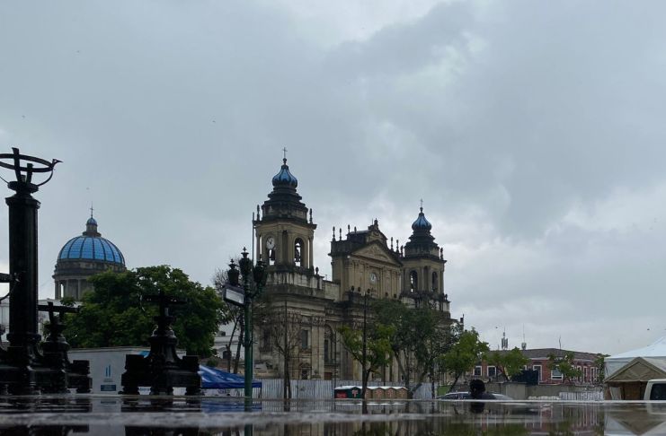 Archivo de lluvias por ingreso de frente frío en el Centro Histórico. Foto La Hora: Jose Orozco