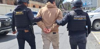 Detienen al “Criss”, buscado por casos de extorsión y lavado de dinero. Foto La Hora: PNC.