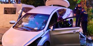 Conductor en estado de ebriedad impacta contra el monumento a Miguel Ángel Asturias. Foto LA Hora: Amílcar Montejo.