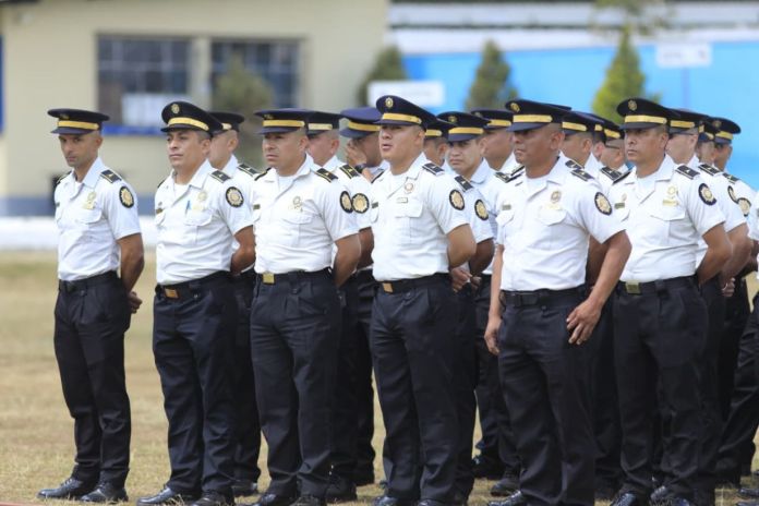Los futuros mandos superiores asumirán nuevos compromisos y retos dentro de las filas de la PNC. Foto La Hora: PNC