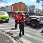 Ataque armado sobre 7ª avenida de la zona 9 deja a una persona fallecida y a un herido. Foto La Hora: Bomberos Municipales