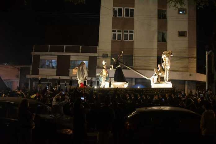 Procesión recorre las calles de la zona 1