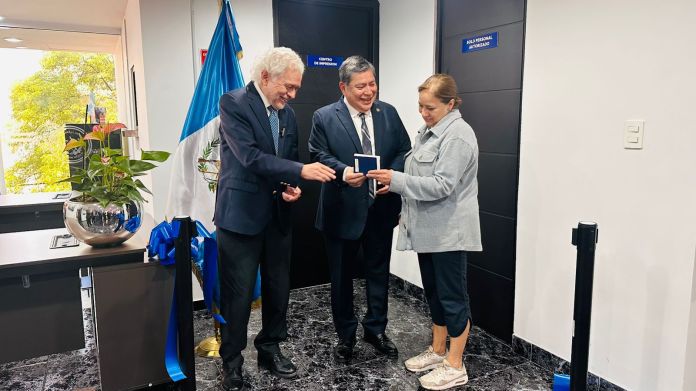 Guatemala inaugura nuevos Centros de Impresión de Pasaportes en CDMX y Cancún.