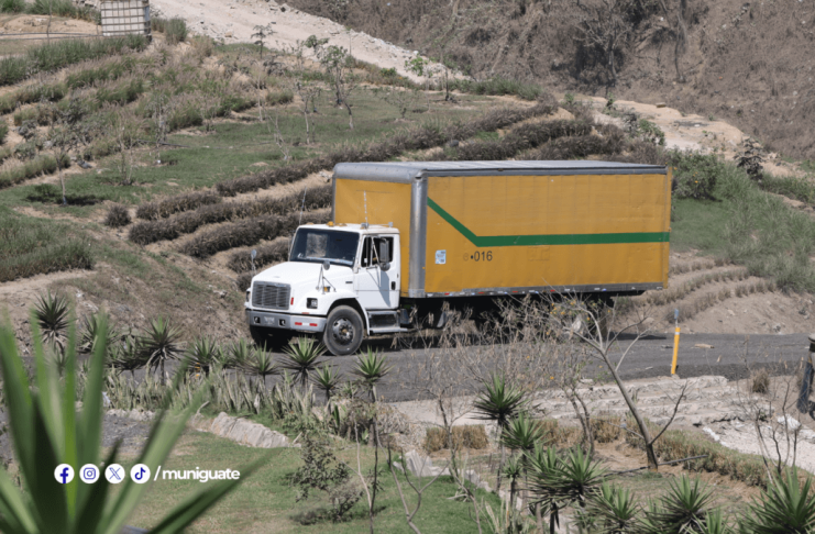 Más de 500 camiones amarillos provenientes de 14 municipios, incluyendo la ciudad, depositan desechos en el SDF. Foto la Hora: MuniGuate.