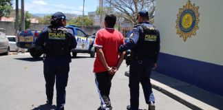Capturado por amenazar con arma de fuego que portaba de manera ilegal. Foto La Hora: PNC