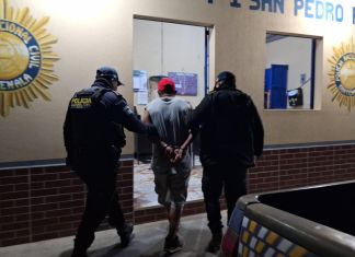 Sospechoso capturado por realizar disparos al aire con pistola robada. Foto La Hora: PNC