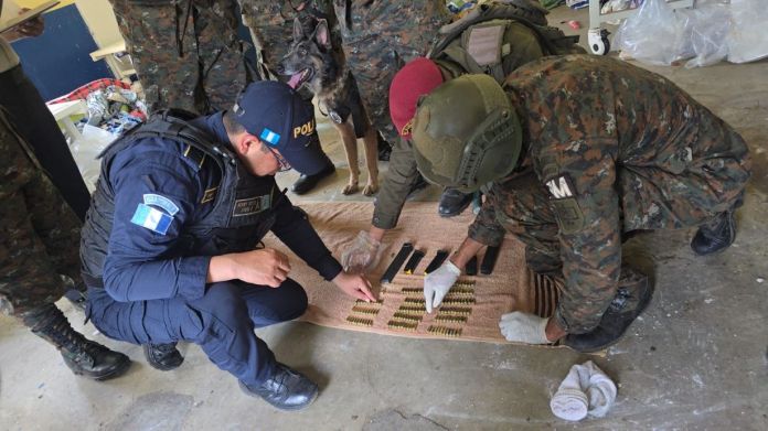 Las autoridades buscan mantener el control de la prisión evitando el ingreso de ilícitos para los privados de libertad. Foto La Hora: Mingob