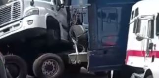 Uno de los choferes involucrados en el múltiple accidente no portaba licencia y tampoco cumplía la edad mínima, según la ley, para manejar transporte de carga. Foto La Hora: captura de pantalla PMT Villa Nueva