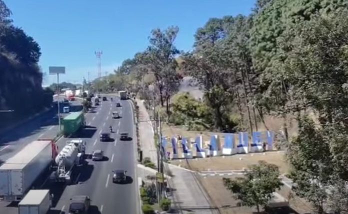 El personal a cargo del mantenimiento del colector lleva más de dos semanas trabajando en la zona, mientras que el CIV anunció que el plazo se podría extender cinco semanas más. Foto La Hora: captura de pantalla PMT de Villa Nueva