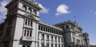 ¿Cómo impacta el poder alcanzar el grado de inversión ante la coyuntura política en Guatemala