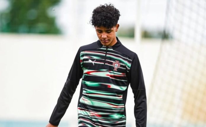 Cristiano Ronaldo Jr. El hijo mayor de Cristiano Ronaldo entrenó con el equipo Cadete A del Real Madrid y en un futuro podría seguir los pasos de su padre.
