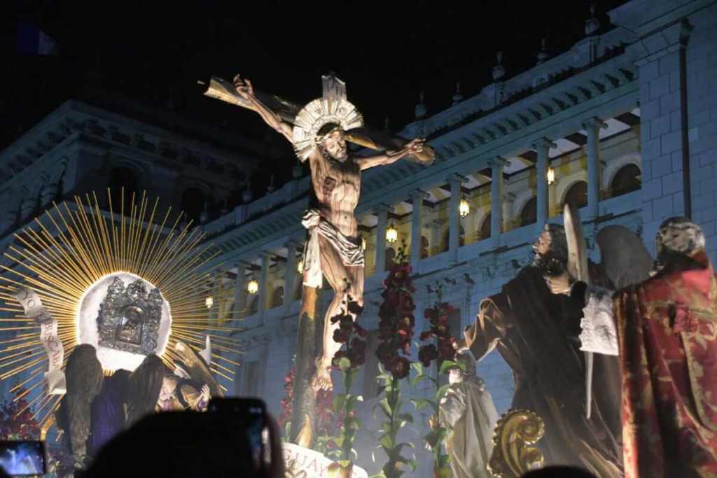 El Cristo de la Preciosa Sangre tiene más de 50 años de recorrer las calles del Centro Histórico de la Ciudad. Foto La Hora: Sergio Osegueda