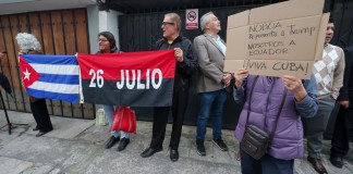 El Gobierno de Cuba rechazó este miércoles "en los términos más enérgicos" la expulsión de todo el personal diplomático de su embajada en Ecuador.