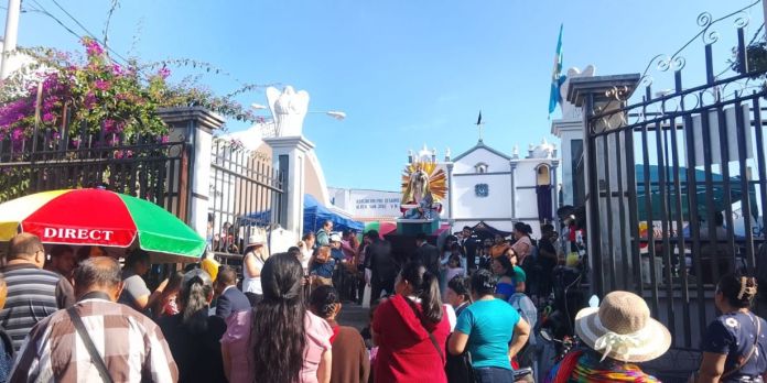 Desde este viernes y el fin de semana se han programado recorridos procesionales en el centro de Villa Nueva y también la celebración de un convite. Foto La Hora: PMT de Villa Nueva