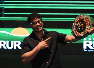 Lester Martínez es recibido como el campeón interino de peso supermedio. Foto: La Hora/ José Orozco.