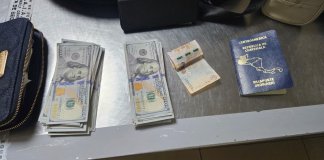 Pasajera con más de Q75 mil sin justificar es detenida en el aeropuerto La Aurora. Foto La Hora: PNC.