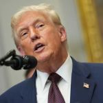 El presidente Donald Trump firmó una orden ejecutiva para limitar el voto por correo en las próximas elecciones de noviembre. Foto La Hora: EFE