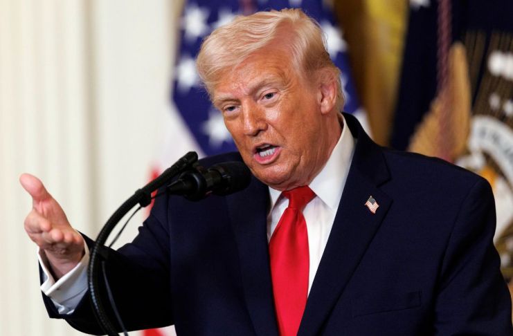 Trump califica como "uno de los más poderosos de la historia" el bombardeo contra la Isla de Kharg, la "joya de la corona" petrolera de Irán. Foto La Hora: EFE