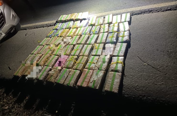 PNC reporta incautación de cocaína, armas y vehículos tras captura de cinco hombres en Izabal