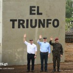 «El Triunfo», cárcel de máxima seguridad en Morales, Izabal. Con el ministro de Gobernación, Marco Antonio Villeda; el presidente Bernardo Arévalo; y el ministro de la Defensa Nacional, Henry Sáenz.