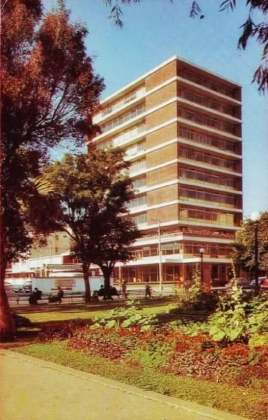 La historia del edificio que prometía ser el más alto y terminó en el abandono tras el cierre de una entidad