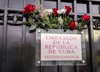 Fotografía que muestra la fachada de la Embajada de Cuba este miércoles, en Quito (Ecuador).