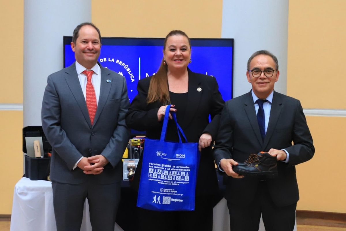 Mineduc recibe Módulo Informático de Certificación de Competencias para migrantes retornados