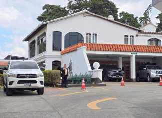 Por ordenes de autoridades del OJ, se impidió el acceso a los medios de comunicación a las pruebas psicométricas de aspirantes a fiscal general. Foto La Hora: Sergio Osegueda