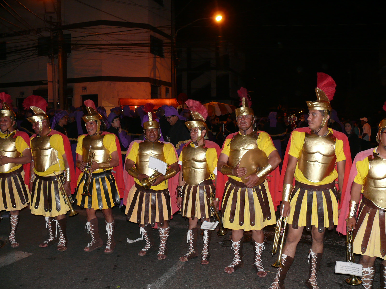 Escuadrón de romanos durante cortejo procesional.Foto: Sergio Vásquez