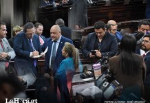 Intensa jornada y la tercera vía