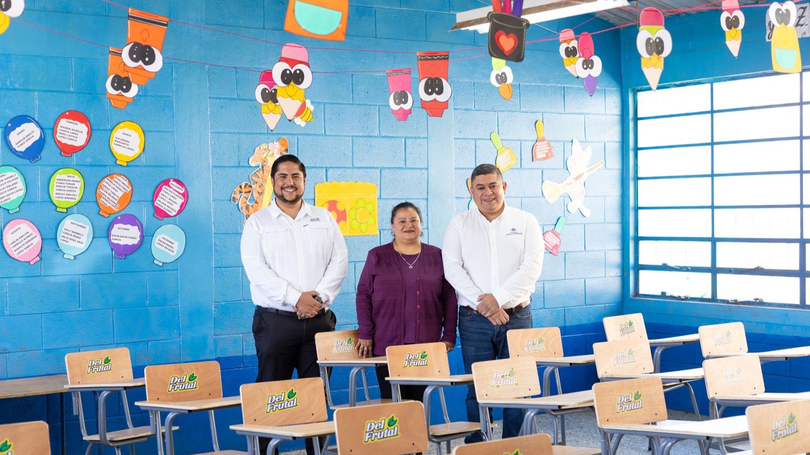 Del Frutal resalta su compromiso con la educación del país con la donación de escritorios. Foto: Cortesía Del Frutal.