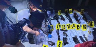 Fusiles localizados dentro de un costal en San Marcos. Foto La Hora: PNC