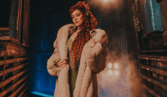 Gaby Moreno como Perséfone en Hadestown. Foto: Redes sociales