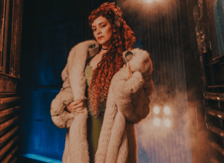 Gaby Moreno como Perséfone en Hadestown. Foto: Redes sociales