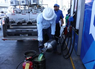 Autoridades realizan inspecciones para evitar manipulación o acaparamiento de combustible. Foto La Hora: Mineco.