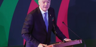 El presidente de la FIFA, el italiano Gianni Infantino, habla durante la inauguración de la exposición 'Álbum épico' este sábado.