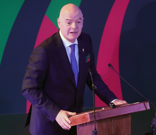 El presidente de la FIFA, el italiano Gianni Infantino, habla durante la inauguración de la exposición 'Álbum épico' este sábado.