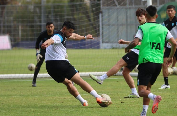 Tres jóvenes futbolistas podrían hacer su debut con la Bicolor en el partido amistoso entre Guatemala y Argelia.